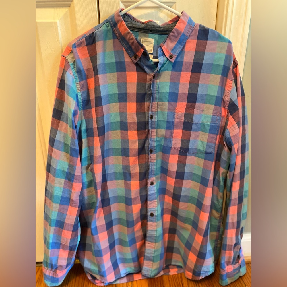 Men’s XL gap shirt